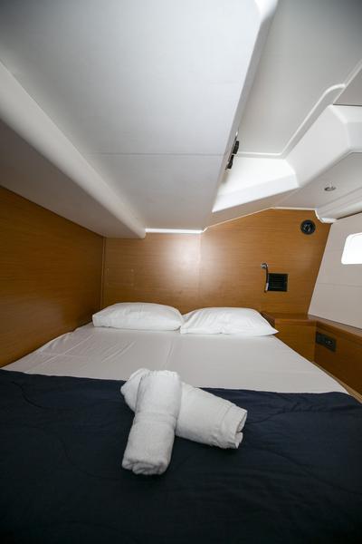 Book yachts online - sailboat - Jeanneau 54 - AMAZING ELLI - rent