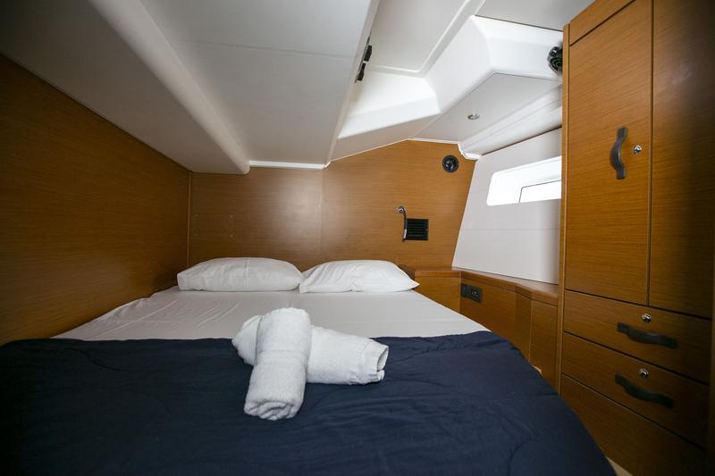 Book yachts online - sailboat - Jeanneau 54 - AMAZING ELLI - rent