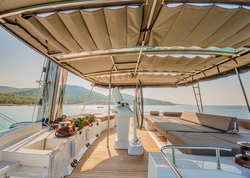 Book yachts online - catamaran - Lagoon 52F - VALIUM52 - rent