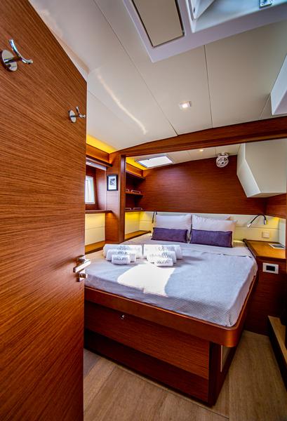 Book yachts online - catamaran - Lagoon 52F - VALIUM52 - rent