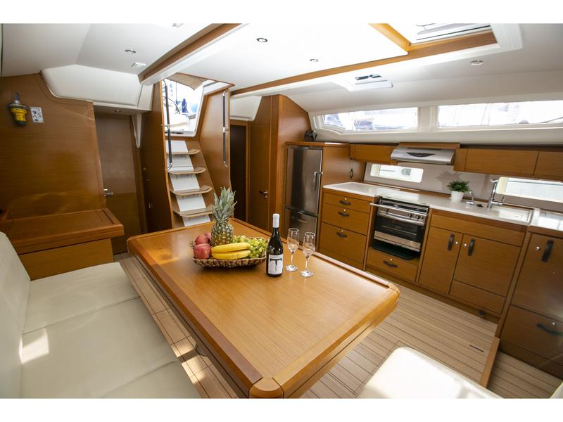 Book yachts online - sailboat - Jeanneau 54 - MAGIC ANGEL - rent