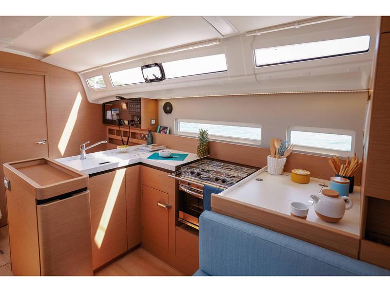 Book yachts online - sailboat - Sun Odyssey 410 - NIGHT FLOWER - rent