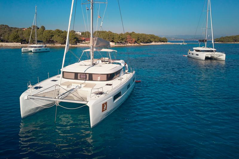 Book yachts online - catamaran - Lagoon 46 NEW - Luna - rent