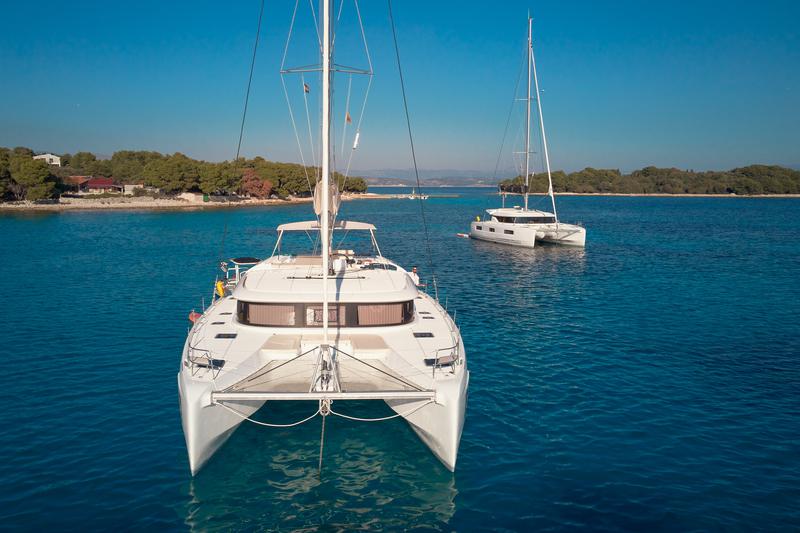 Book yachts online - catamaran - Lagoon 46 NEW - Luna - rent