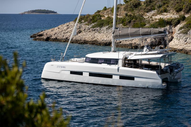 Book yachts online - catamaran - Dufour 48 Catamaran - Bahia Serena - rent
