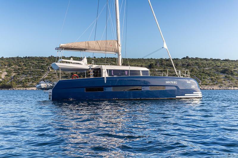 Book yachts online - catamaran - Dufour 48 Catamaran - VAR - rent