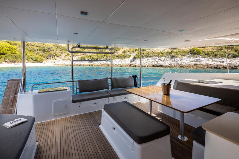 Book yachts online - catamaran - Dufour 48 Catamaran - UNO - rent