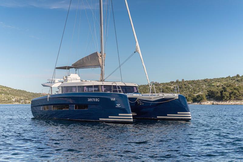 Book yachts online - catamaran - Dufour 48 Catamaran - UNO - rent