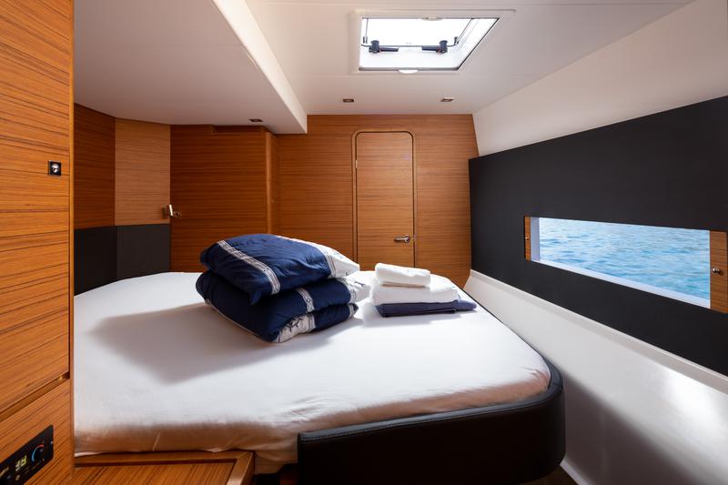 Book yachts online - catamaran - Dufour 48 Catamaran - UNO - rent