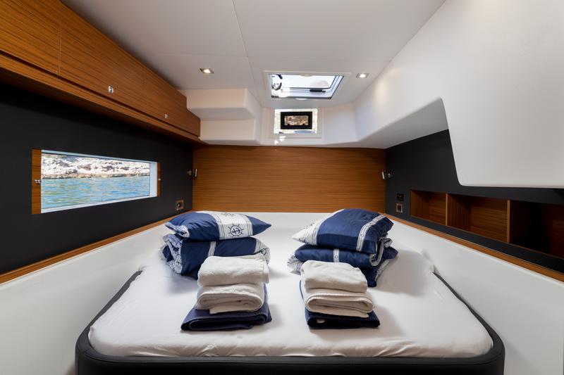 Book yachts online - catamaran - Dufour 48 Catamaran - PAX - rent