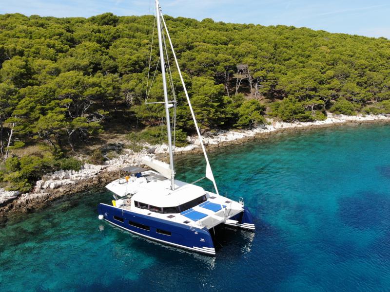Book yachts online - catamaran - Dufour 48 Catamaran - PAX - rent