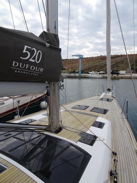 Book yachts online - sailboat - Dufour 520 GL - EURUS - rent