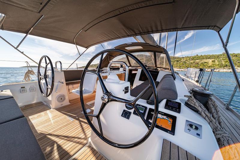 Book yachts online - sailboat - Dufour 520 GL(owner version) - ZEPHYRUS - rent