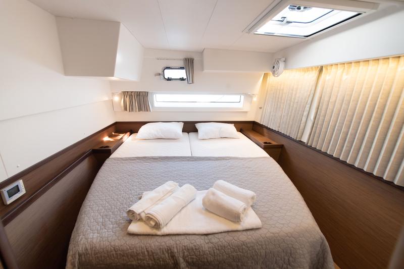 Book yachts online - catamaran - Lagoon 42 - Emma (A/C-Generator) (Pax 12) Brand New 2021 - rent