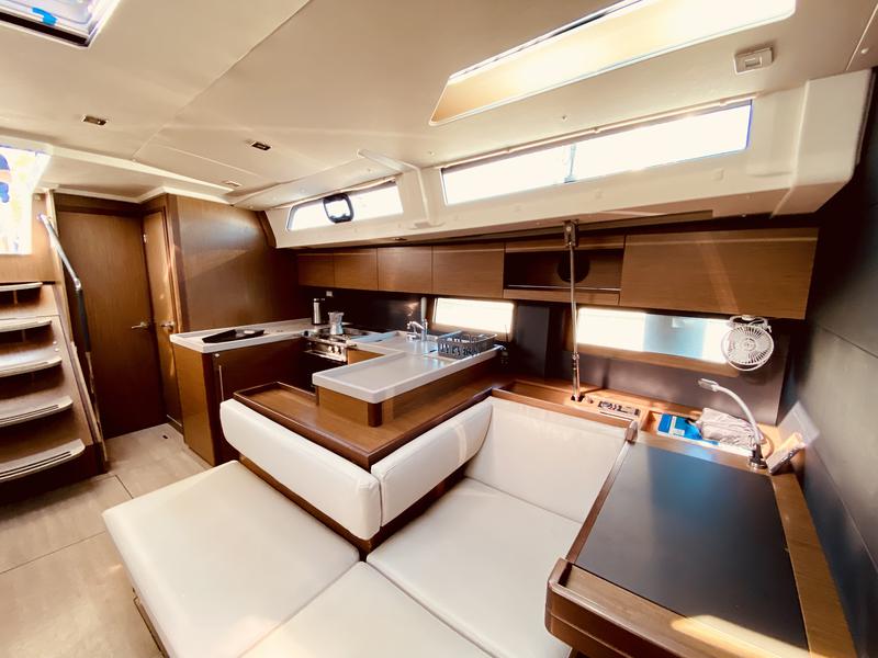 Book yachts online - sailboat - Beneteau Oceanis 51.1 - Vixen (A/C - Generator) (Pax 12)  - rent