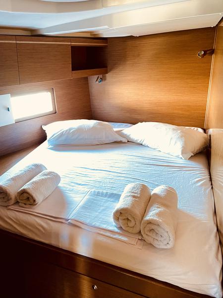 Book yachts online - sailboat - Beneteau Oceanis 51.1 - Vixen (A/C - Generator) (Pax 12)  - rent