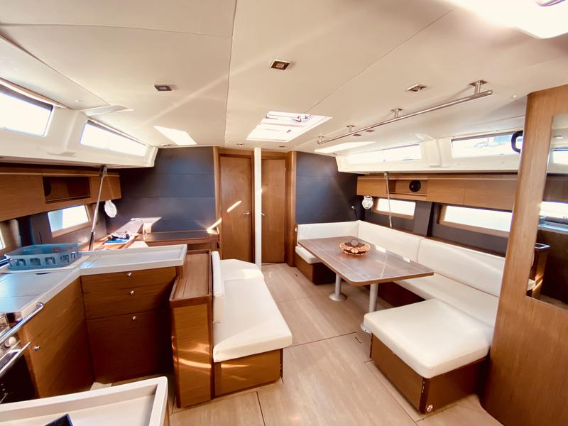 Book yachts online - sailboat - Beneteau Oceanis 51.1 - Vixen (A/C - Generator) (Pax 12)  - rent