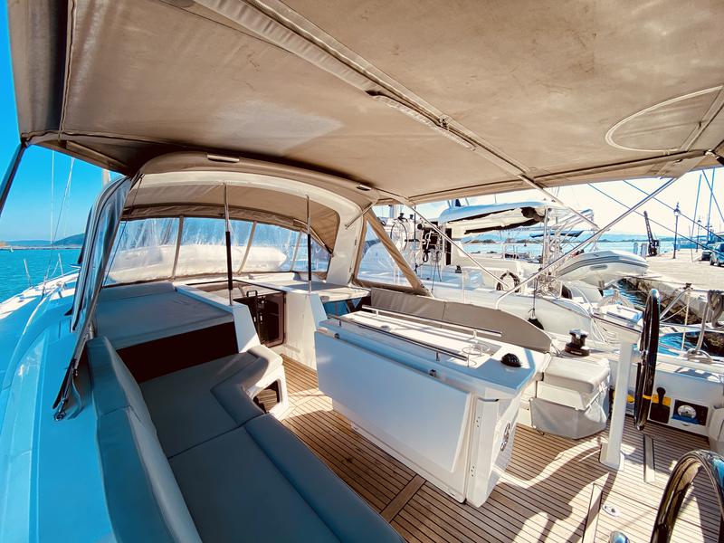 Book yachts online - sailboat - Beneteau Oceanis 51.1 - Vixen (A/C - Generator) (Pax 12)  - rent