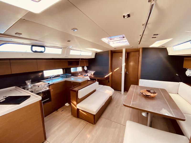 Book yachts online - sailboat - Beneteau Oceanis 51.1 - Vixen (A/C - Generator) (Pax 12)  - rent