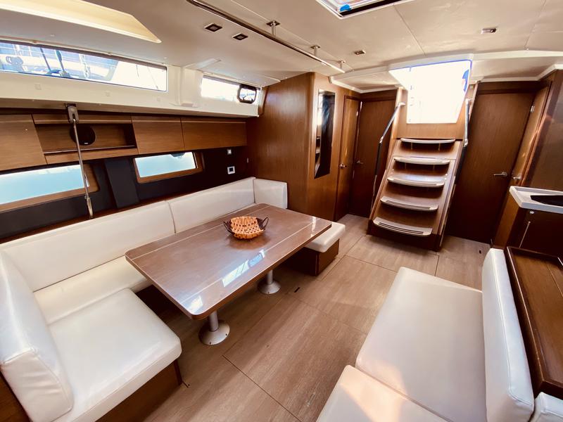 Book yachts online - sailboat - Beneteau Oceanis 51.1 - Vixen (A/C - Generator) (Pax 12)  - rent