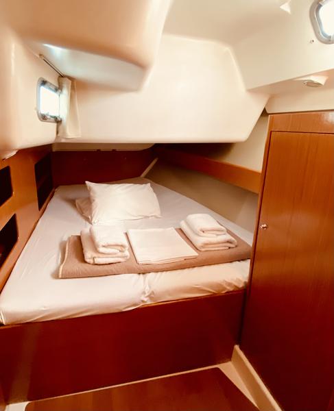 Book yachts online - sailboat - Beneteau Cyclades 50.5 - Christina (Refit 2021) (Pax 12)  - rent