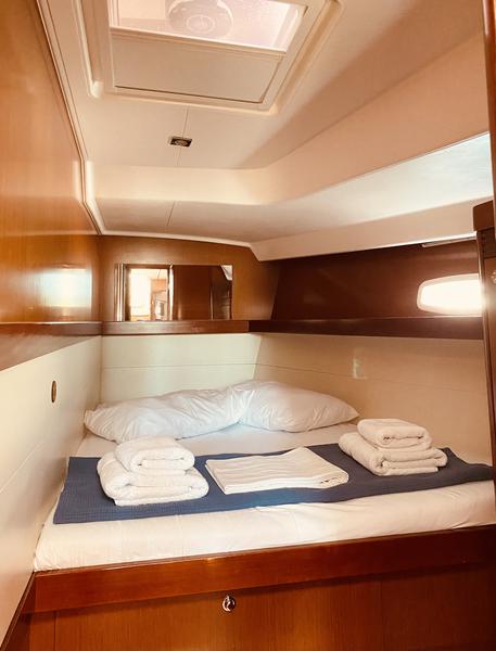 Book yachts online - sailboat - Oceanis 50 - Pura Vida (A/C - Generator) (Pax 12) (Refit 2019) - rent