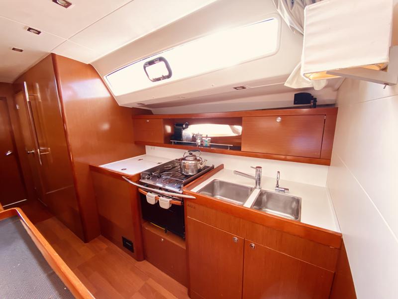 Book yachts online - sailboat - Oceanis 50 - Pura Vida (A/C - Generator) (Pax 12) (Refit 2019) - rent