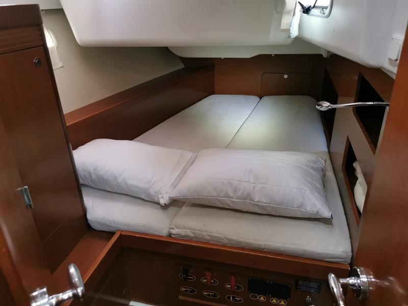 Book yachts online - sailboat - Beneteau Oceanis 50 Family - Seladon II - rent