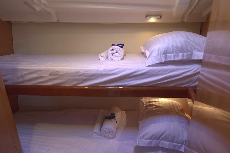 Book yachts online - sailboat - Oceanis 43 - Aias - rent