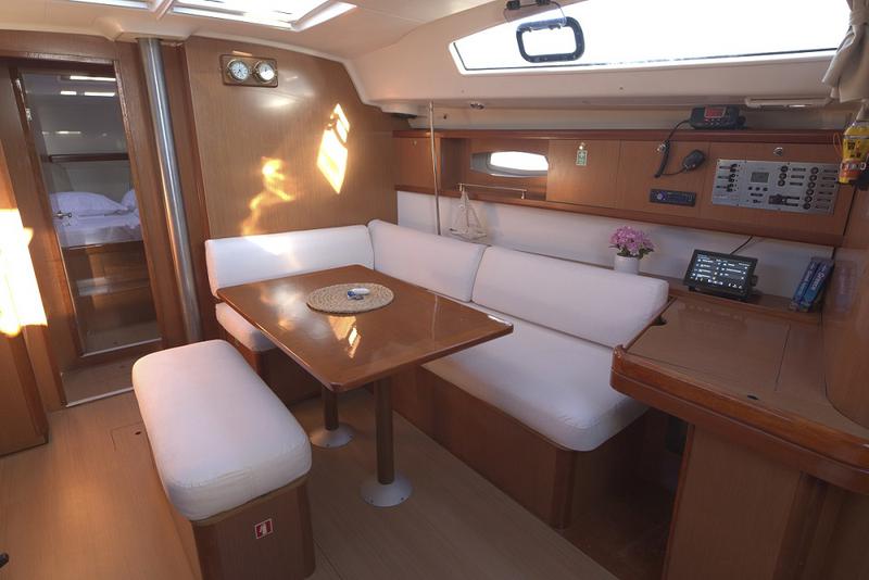 Book yachts online - sailboat - Oceanis 43 - Aias - rent