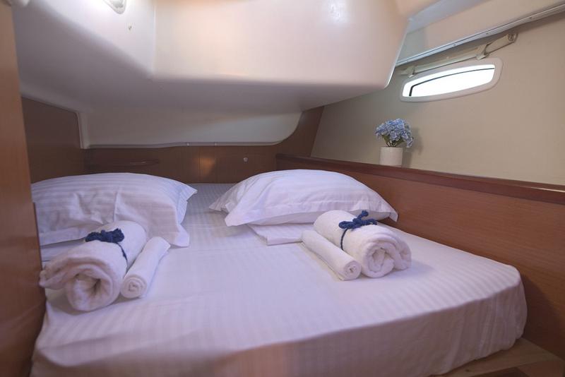 Book yachts online - sailboat - Oceanis 43 - Aias - rent