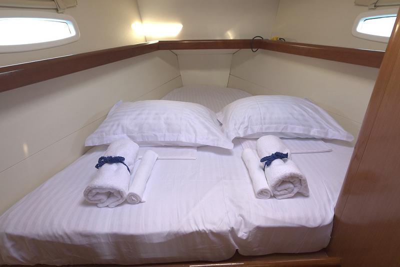 Book yachts online - sailboat - Oceanis 43 - Aias - rent