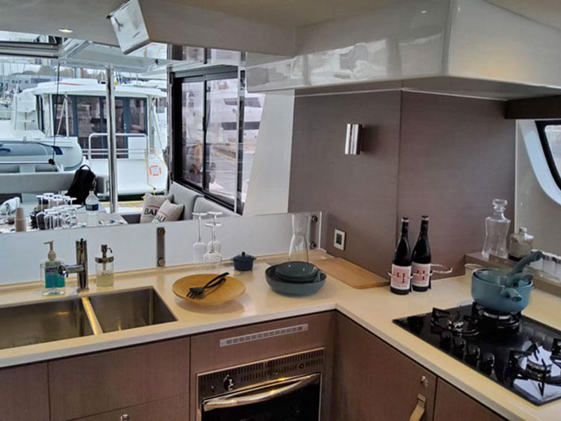 Book yachts online - catamaran - Bali 4.6 - Migaloo - rent