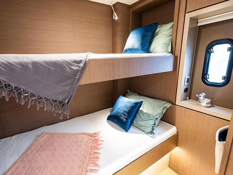 Book yachts online - catamaran - Bali 4.6 - Migaloo - rent