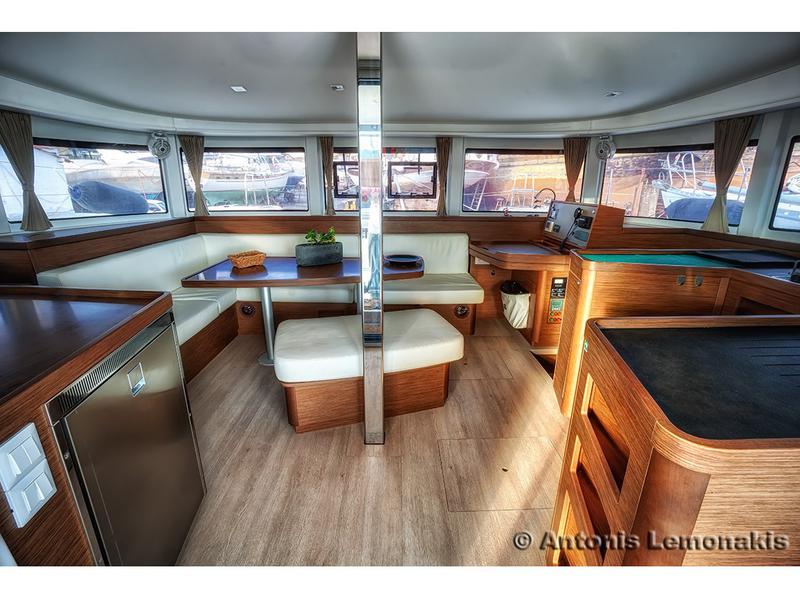 Book yachts online - catamaran - Lagoon 42 - Winny (skippered only) - rent