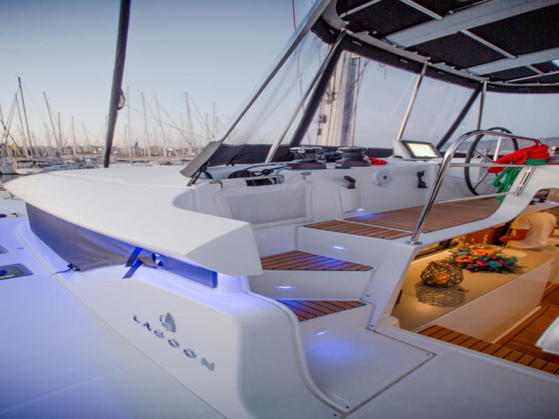 Book yachts online - catamaran - Lagoon 46 - ALICE - rent
