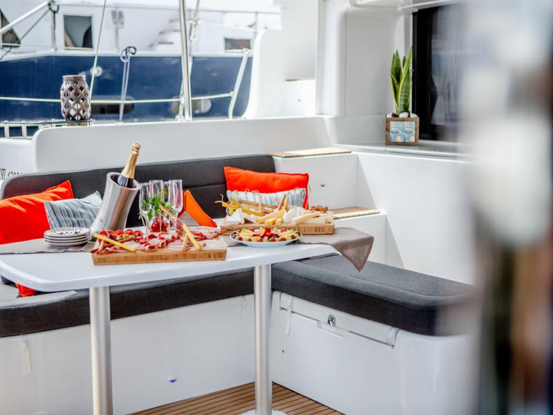 Book yachts online - catamaran - Lagoon 46 - ALICE - rent