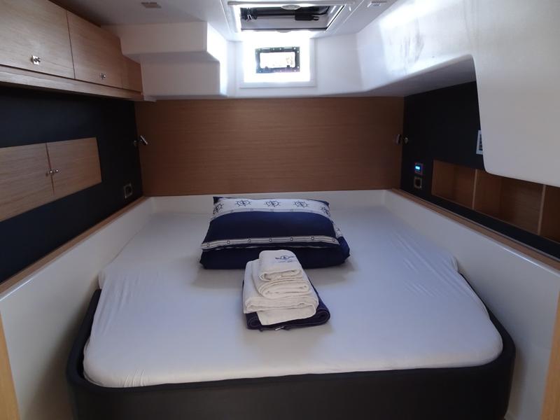 Book yachts online - catamaran - Dufour Catamaran 48 - Salazar - rent