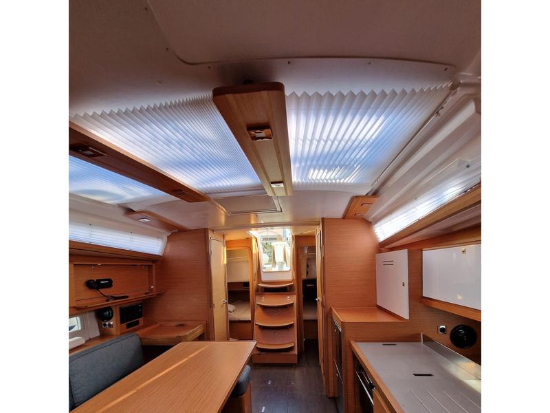 Book yachts online - sailboat - Dufour 390 Grand Large - Palmarola - rent
