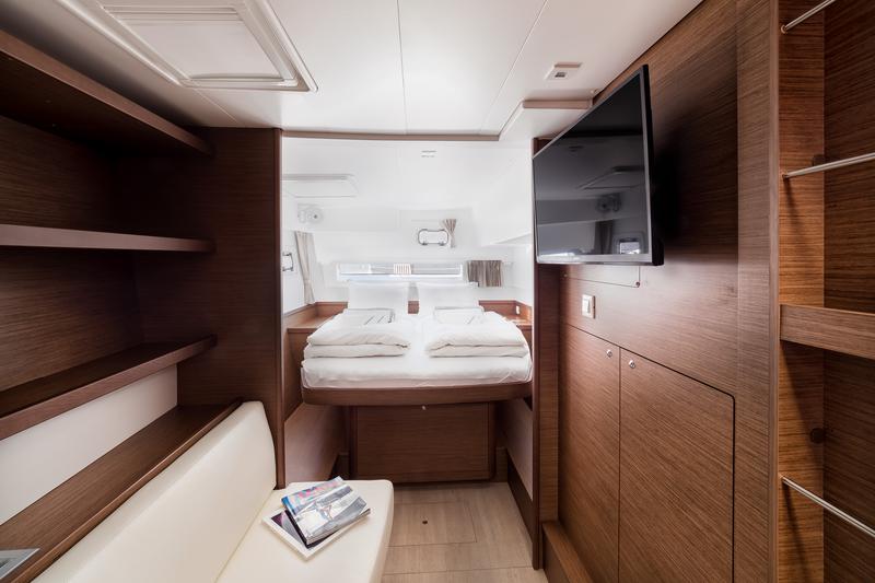 Book yachts online - catamaran - Lagoon 42 - LA PERLA (WITH AC&amp;GENERATOR OWNER VERSION) - rent
