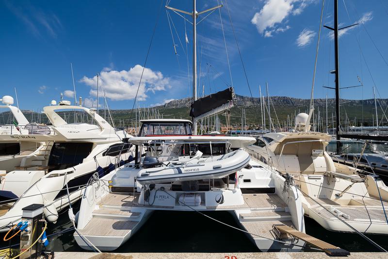 Book yachts online - catamaran - Lagoon 42 - LA PERLA (WITH AC&amp;GENERATOR OWNER VERSION) - rent