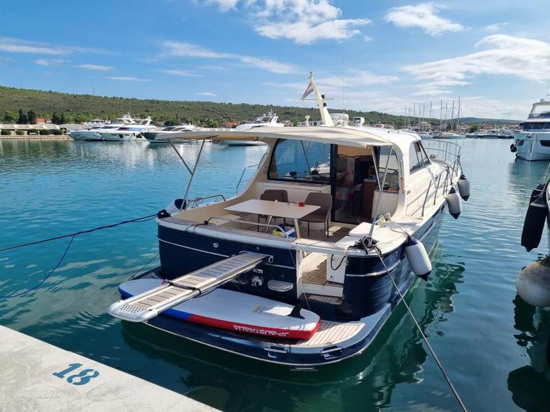 Book yachts online - motorboat - Adriana 44 - Tina II - rent