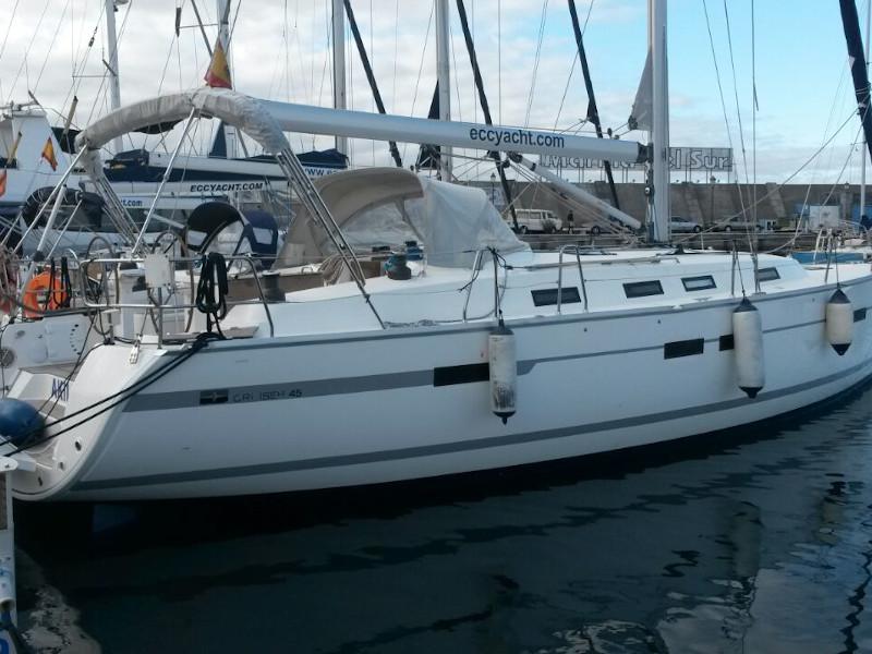 Book yachts online - sailboat - Bavaria 45 Cruiser - Akilina - rent