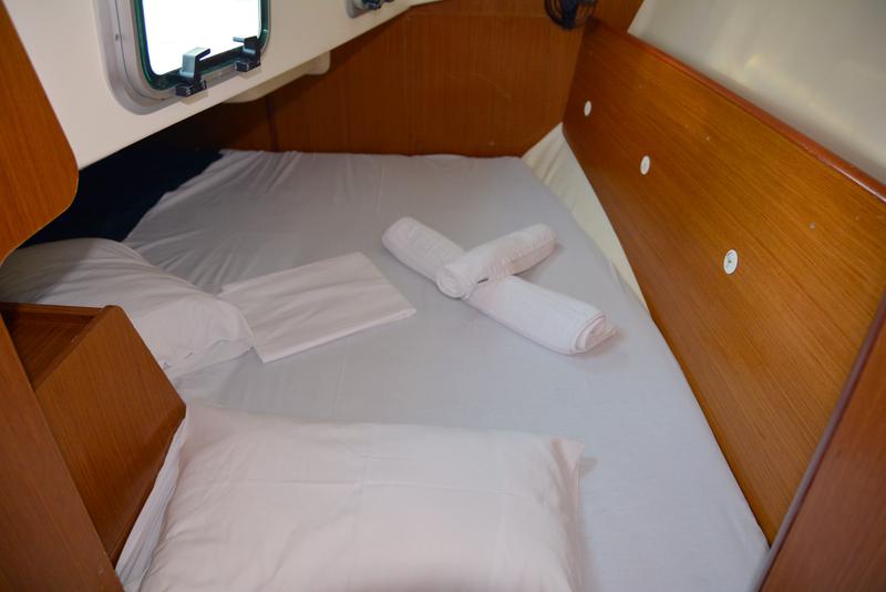 Book yachts online - sailboat - Sun Odyssey 32i - Charoula - rent