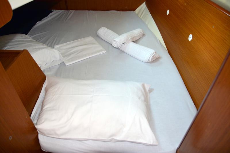 Book yachts online - sailboat - Sun Odyssey 32i - Charoula - rent