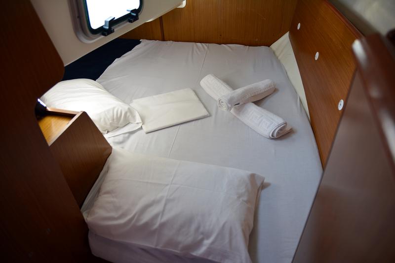 Book yachts online - sailboat - Sun Odyssey 32i - Charoula - rent