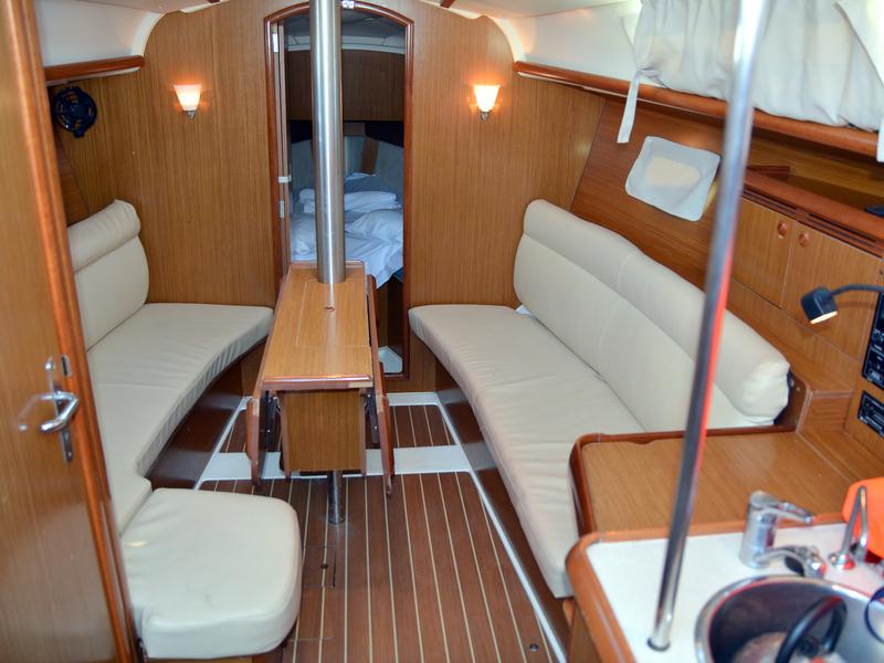 Book yachts online - sailboat - Sun Odyssey 32i - Charoula - rent