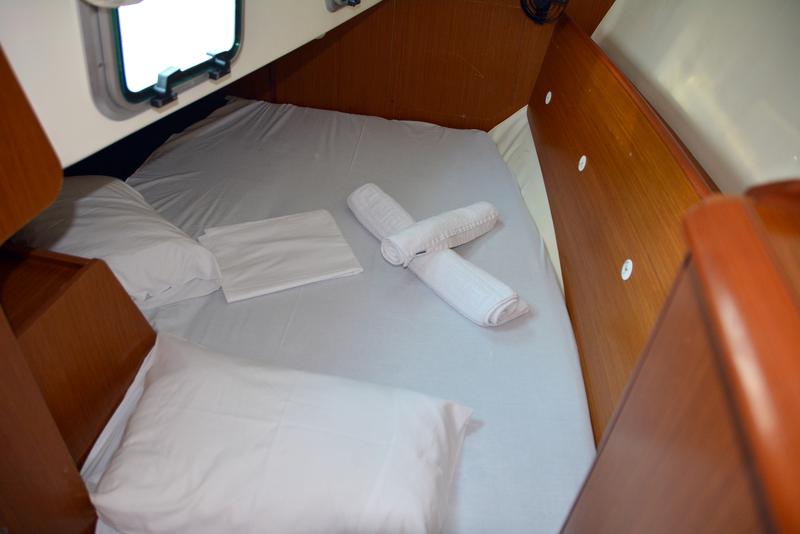 Book yachts online - sailboat - Sun Odyssey 32i - Charoula - rent