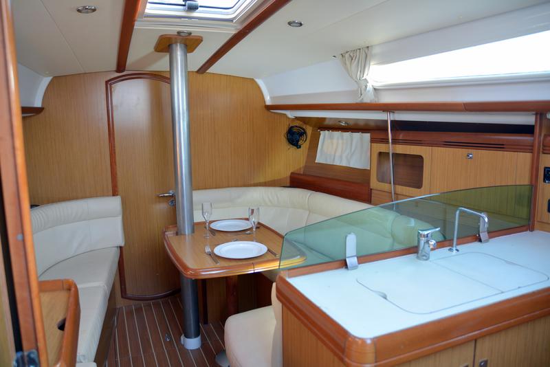 Book yachts online - sailboat - Sun Odyssey 36i - Billis - rent