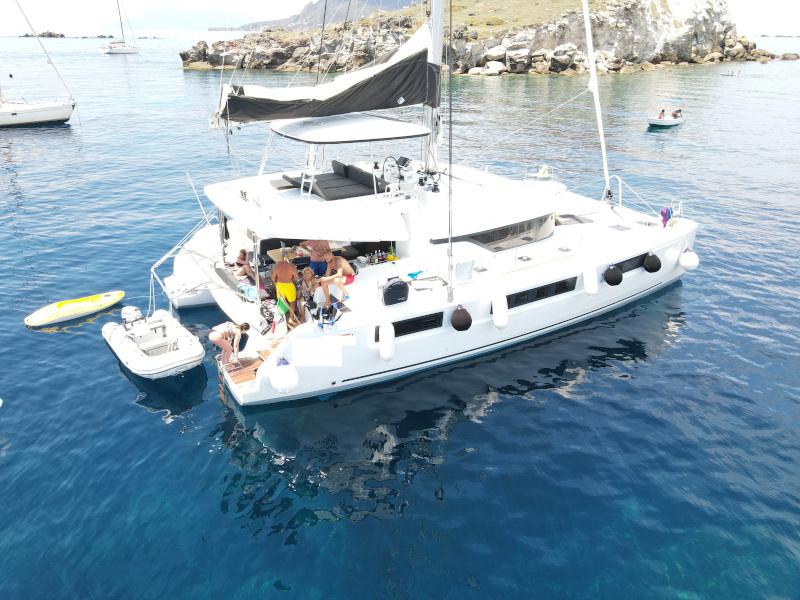 Book yachts online - catamaran - Lagoon 50 (A/C+WaterMaker+GEN) - Thor - rent